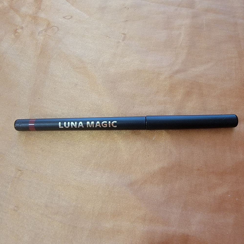 NEW Luna Magic Lip Liner AMORCITO